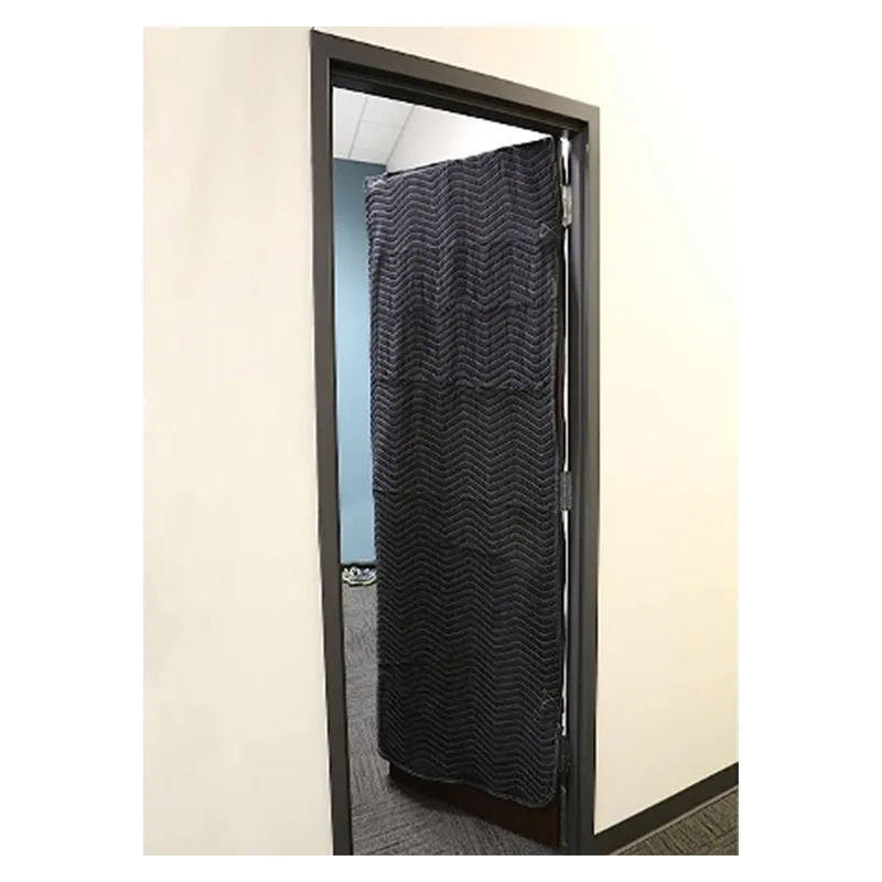 Couvre-porte matelassé pour usage intérieur et extérieur