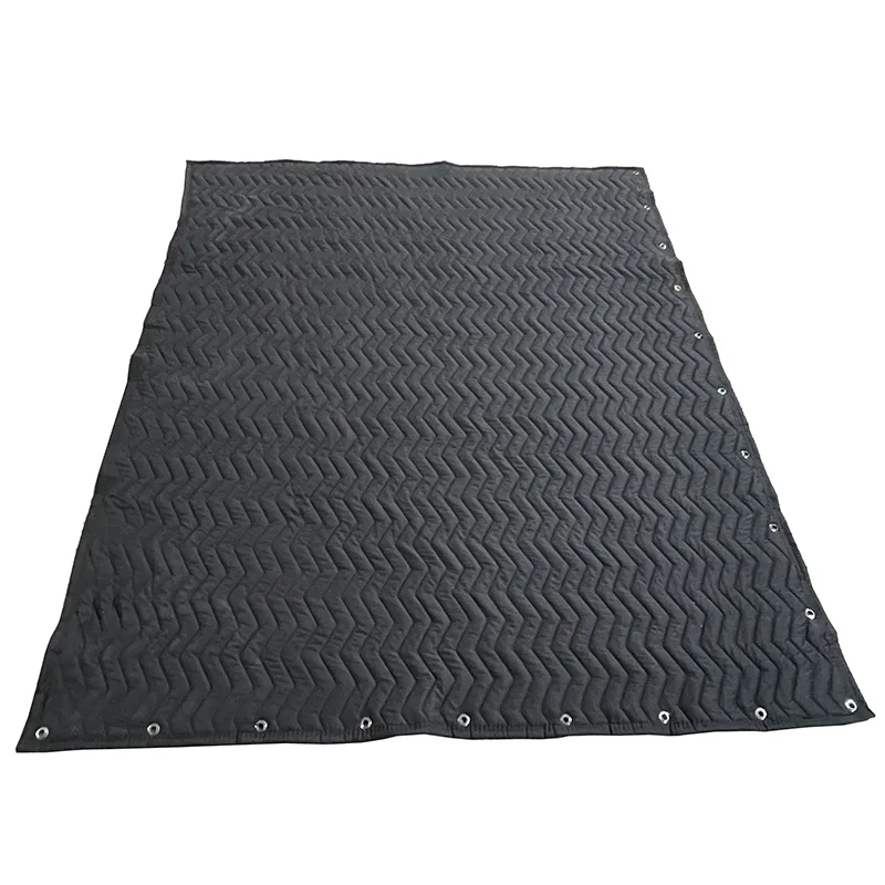 Couverture d'absorption acoustique avec œillets